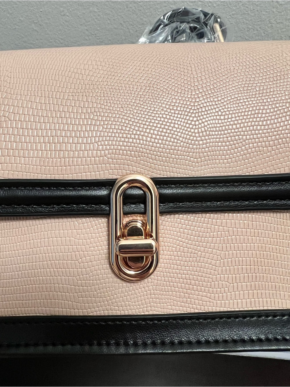 Chic Two-Tone Blush and Black Crossbody Bag with Gold Turn-Lock - Picture 3 of 11